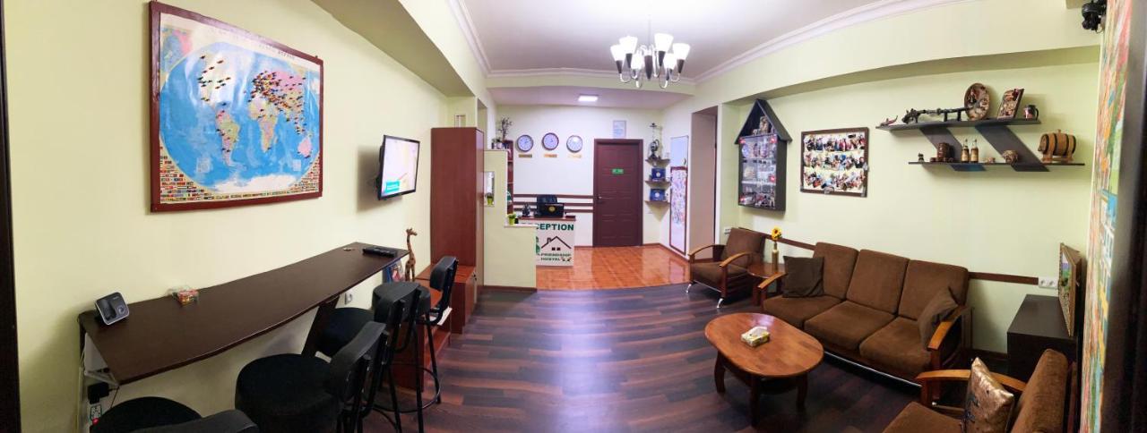 Friendship Hostel & Tours 耶烈万 外观 照片