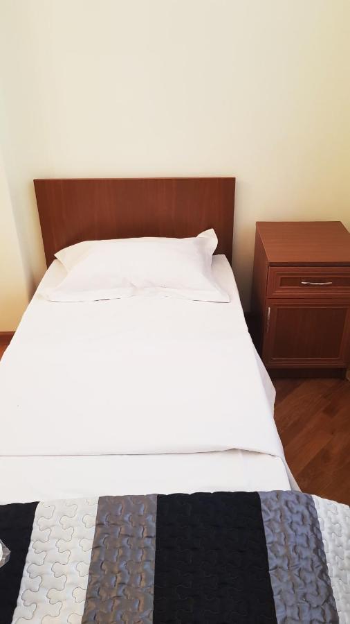 Friendship Hostel & Tours 耶烈万 外观 照片