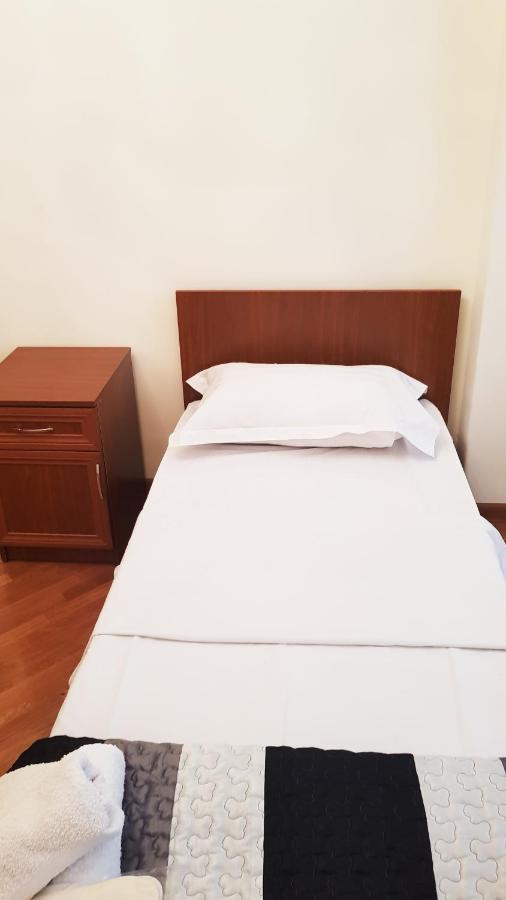 Friendship Hostel & Tours 耶烈万 外观 照片