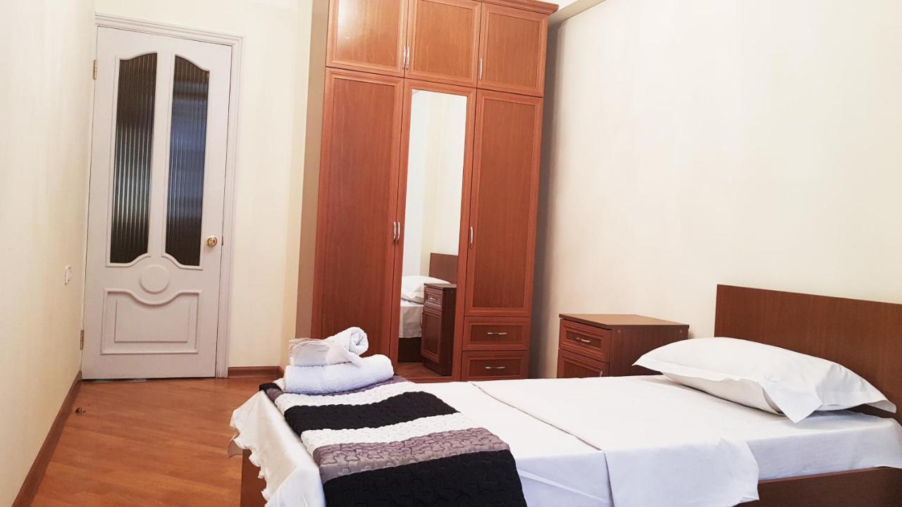 Friendship Hostel & Tours 耶烈万 外观 照片