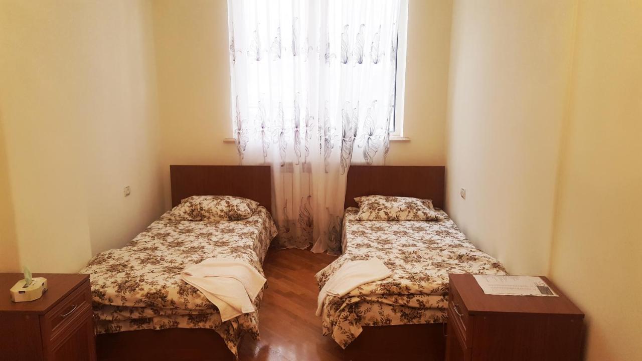 Friendship Hostel & Tours 耶烈万 外观 照片