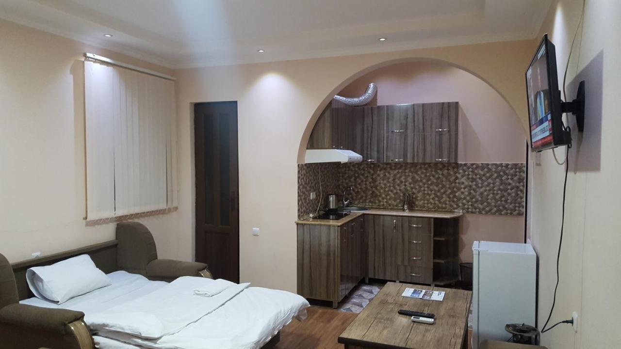 Friendship Hostel & Tours 耶烈万 外观 照片